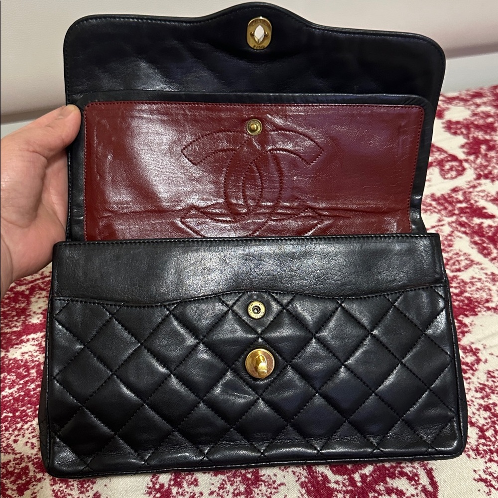 CHANEL Vintage 2-Toned CC Double Flap Bag Quilted Lamb Skin - Picture 14 of 16